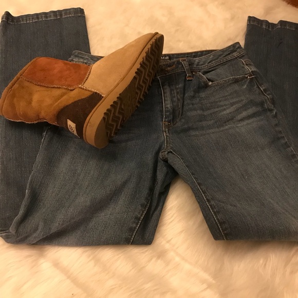 Gently use Ana distressed jeans size 8- SOLD - Picture 3 of 7